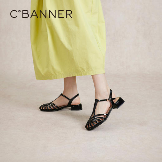 千百度银色罗马凉鞋女款夏季猪笼鞋时尚编织低跟时装凉鞋A24350163 商品图4