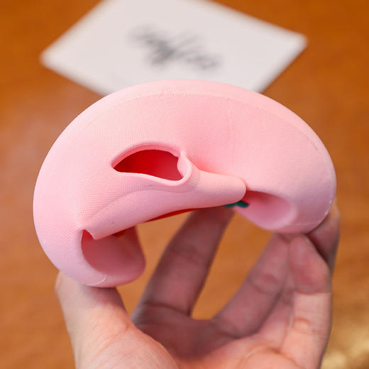 【夏季萌动可爱卡通时尚潮流儿童拖鞋】PVC材质卡通孩童拖鞋，柔软舒适久穿不易变形，加厚踩屎感防滑，幼儿园男女童小孩室内外出儿童拖鞋QQ父亲节礼物新年礼盒年货礼盒 商品图3