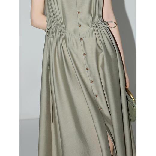 COCOBELLA气质通勤V领无袖连衣裙夏玉石扣抽绳背心裙FR7008-2 商品图4