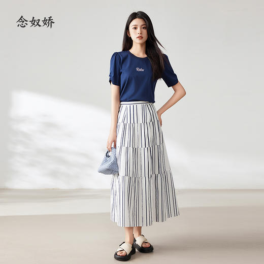 【商场同款】CNA4498 “ 花苞衫 ” 经典的藏蓝色内敛低调 花苞袖设计造型与舒适兼备 长绒棉材质吸湿透气 直身型藏蓝/白色T恤 商品图8