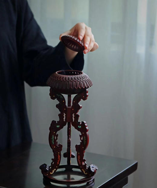 如意足夔凤纹菊瓣式冠架香炉°小叶紫檀百宝嵌 商品图2