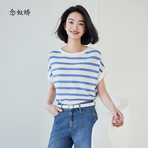 【商场同款】CNK4486 “ 醋酸清凉衫  ” 蓝白条纹清爽减龄显白 连袖的T型宽松版型修饰身材包容显瘦，棉+醋酸材质清爽透气软垂舒适 商品图1