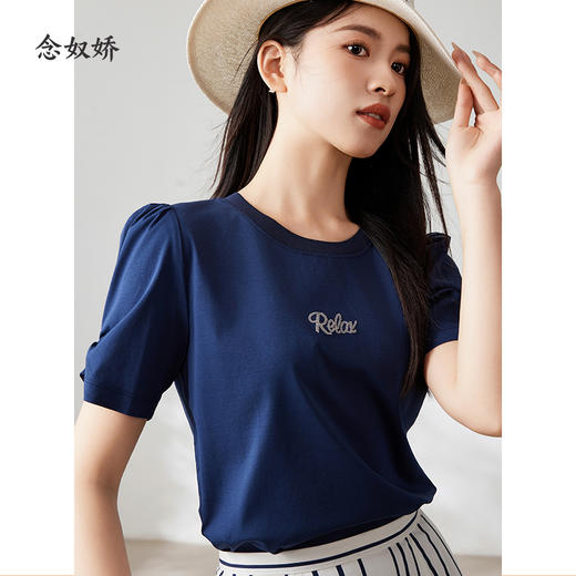 【商场同款】CNA4498 “ 花苞衫 ” 经典的藏蓝色内敛低调 花苞袖设计造型与舒适兼备 长绒棉材质吸湿透气 直身型藏蓝/白色T恤 商品图7