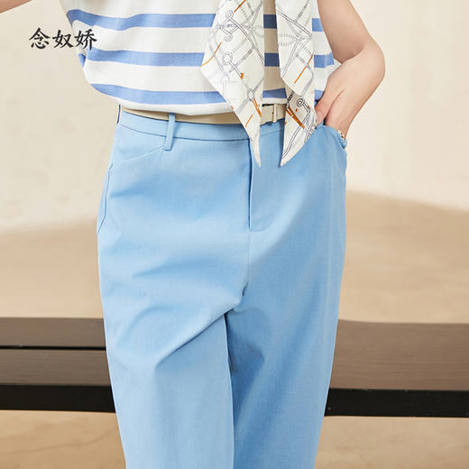 【商场同款】CNT4492 “ 棉感清凉裤 ” 清爽的海岸蓝夏意满满 九分长度的烟管裤修饰腿型舒爽利落 面料干爽，挺括有型，透气性好 商品图3
