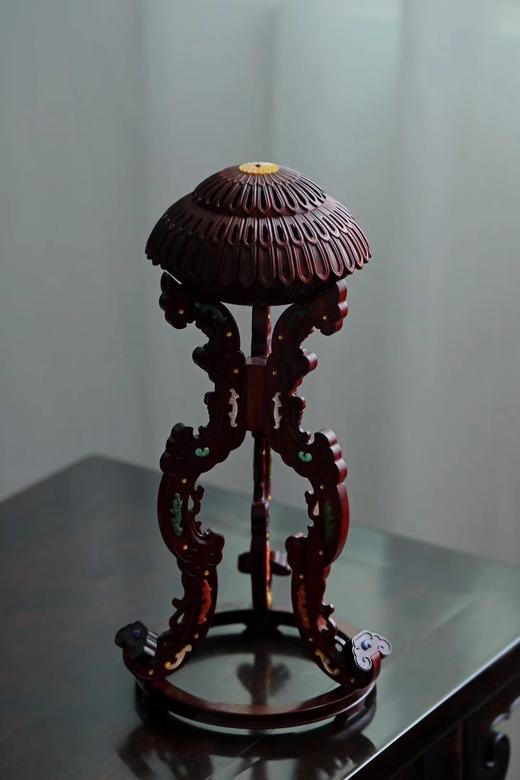 如意足夔凤纹菊瓣式冠架香炉°小叶紫檀百宝嵌 商品图1