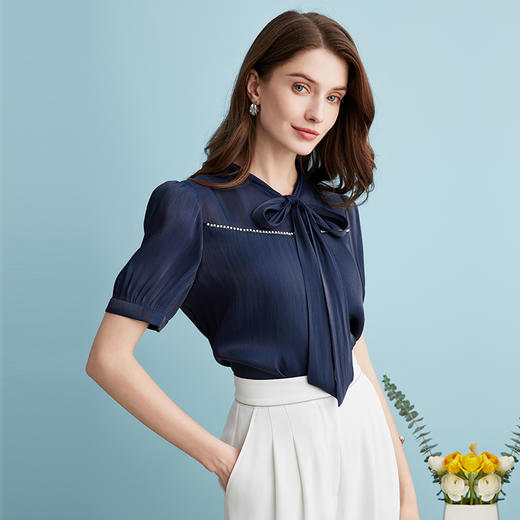 EITIE爱特爱夏季新款复古系带蝴蝶结通勤泡泡袖衫上衣B2413308 商品图2