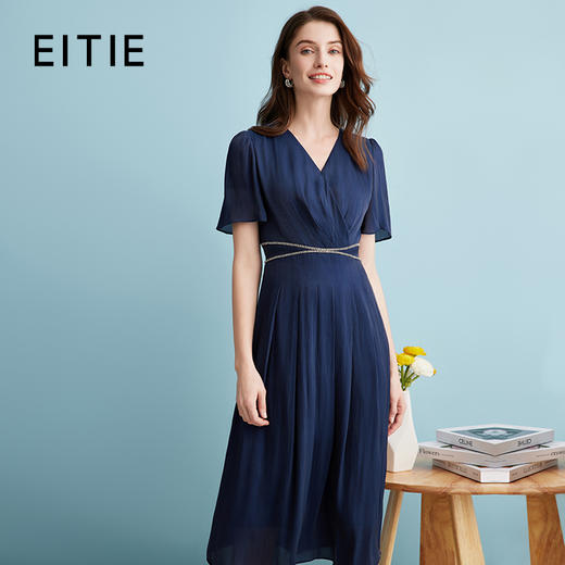 EITIE爱特爱2024夏季新款气质优雅V领收腰深蓝色垂坠压褶连衣裙B2407322 商品图0