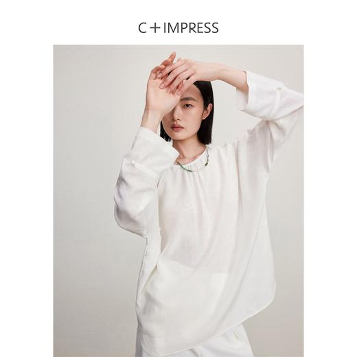 西嘉C+IMPRESS/西嘉新中式国风盘扣莱赛尔衬衫女圆领斜襟亚麻白色提花CS2402021 商品图3
