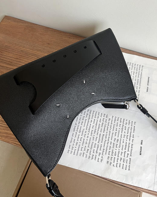 现货 THS 4.20-限时 M家 中性风 手拿折纸包流浪包 CQ1313 商品图5