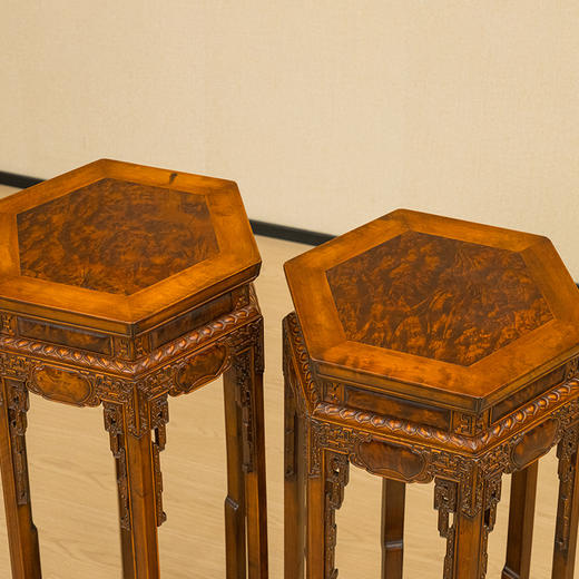 清 黄杨木镶瘿木夔龙纹带托泥六角花几（一对） 商品图1