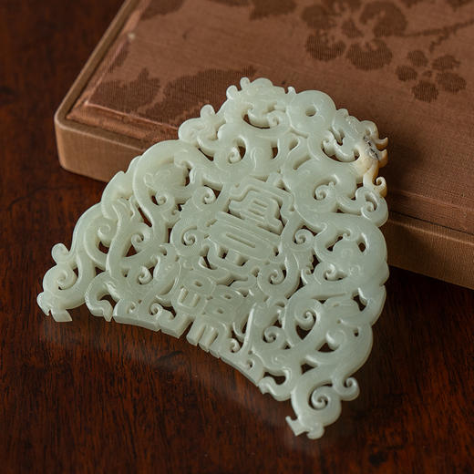 清 玉雕螭龙纹宜子孙佩 商品图1
