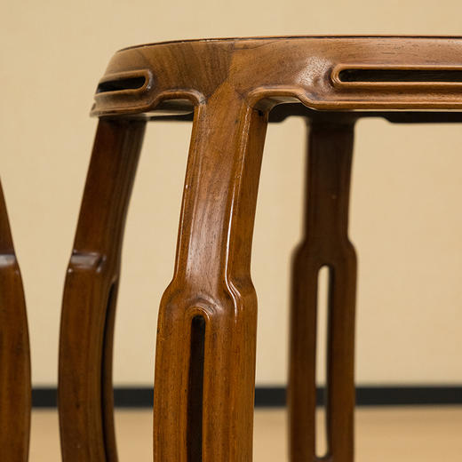 清 红木嵌粉彩博古花卉图瓷板鱼门洞鼓凳成堂（一套四只） 商品图1