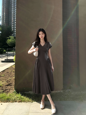闲暇优雅范！收腰显瘦伞摆连衣裙