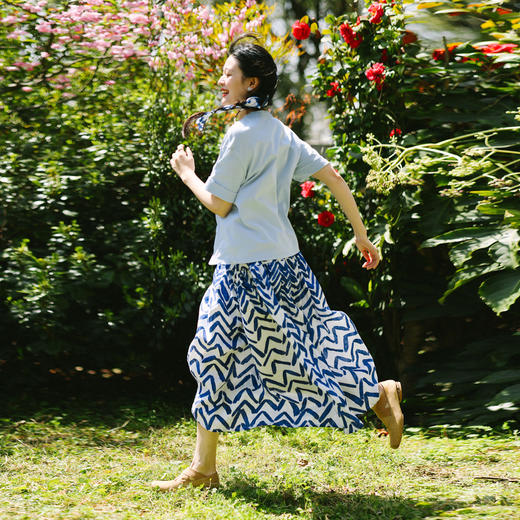 绽放227朵/蓝白折线手绘风格印花复古文艺宽松休闲裙子亚麻半身裙 商品图2