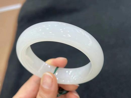 玉美人菲菲-和田玉羊脂白宽版手镯 商品图0