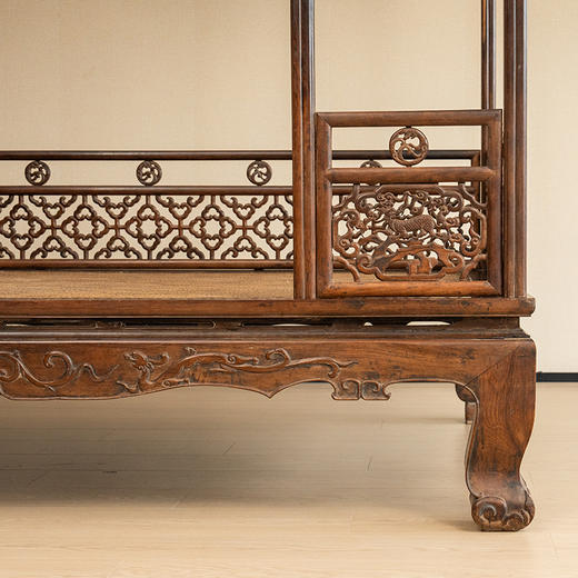 清 红木透雕螭龙纹四合如意六柱架子床 商品图3