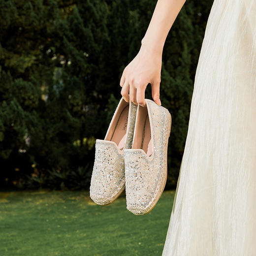 西遇法式渔夫鞋女新款春夏季亮片珍珠晚风配裙子女鞋平底单鞋V1346813 商品图0