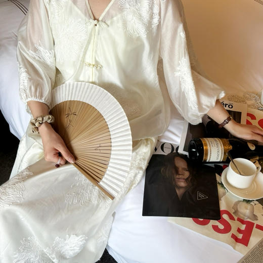 25特价 2404314   100%天丝 刺绣上衣，含吊带 商品图7