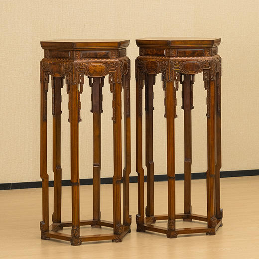 清 黄杨木镶瘿木夔龙纹带托泥六角花几（一对） 商品图4