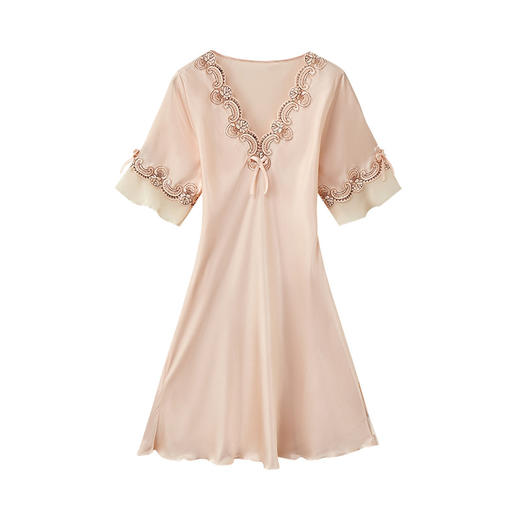 【丝滑花边，性感曲线】女神必备新款睡衣，性感曲线展露无遗，精致花边，时尚设计。丝滑舒适，仿真丝质感，夏季宽松大码丝绸薄款，让你尽情感受牛奶般的丝滑感受！ 商品图4