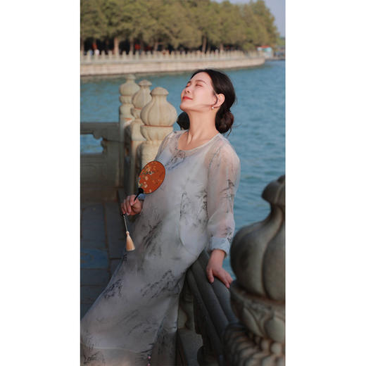 【2026东衣作】连衣裙22707098B缟羽【赠宽肩吊带24718309缟羽】 商品图1