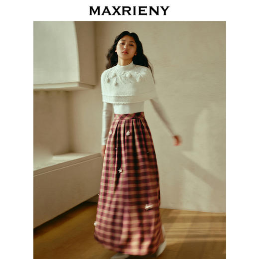 【商场同款-新春系列春日银柳】MAXRIENY复古优雅钉珠两件式毛衫(货号:MC88SW775) 商品图1