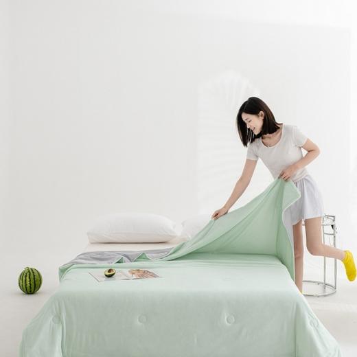 【小凉芯黑科技冷感技术，轻盈自在睡！】双A类凉感丝 冰淇淋夏凉被 可机洗夏季空调被 学生宿舍单双人夏被！ry 商品图3