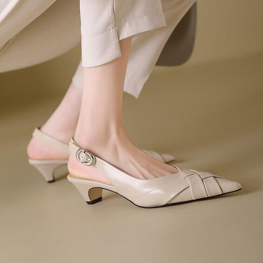 【预售5天】时尚编织羊油皮尖头浅口，气质后空细中低跟单凉鞋MBJR&807 商品图1