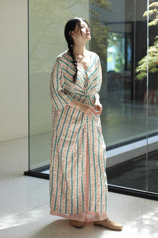 绽放293朵/复古花卉设计感扭结田园感竖条纹中袖开襟外搭连衣裙 商品图5