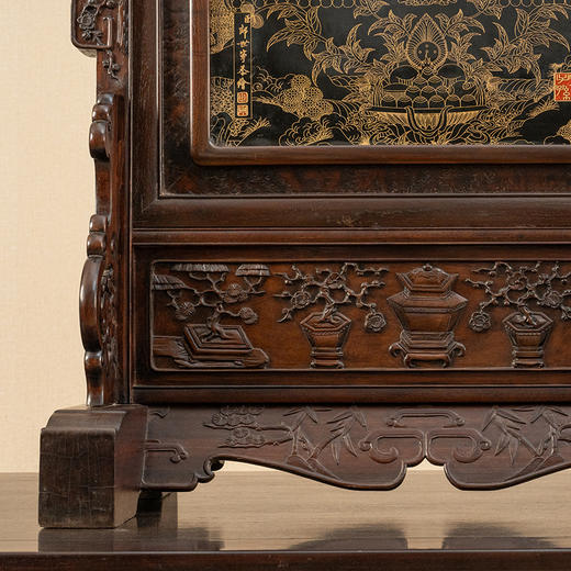 二十世纪 红木镶黑釉描金释迦摩尼瓷板画插屏 商品图3