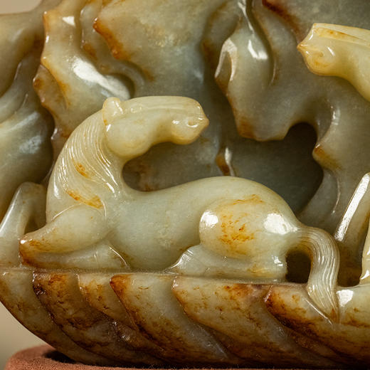 清 玉雕双骏图山子摆件 商品图3