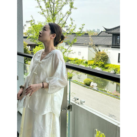 25特价 2404314   100%天丝 刺绣上衣，含吊带 商品图5