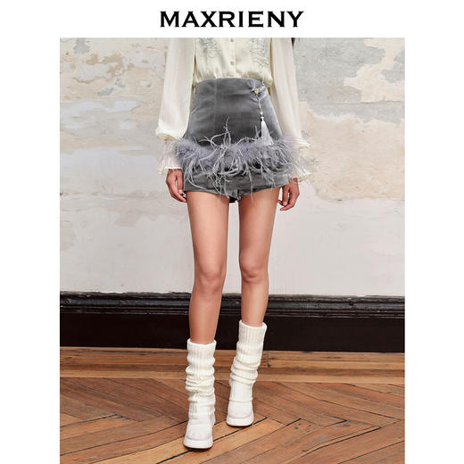 【商场同款】MAXRIENY精致新中式丝绒短裤显瘦裤裙格雷系穿搭(货号:MC88PA540) 商品图2