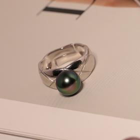 甄珠贝 小香crush风 大溪地孔雀绿 9-10mm 面无瑕，侧边有一条长的生长痕迹