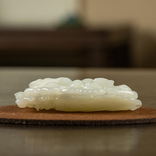 清 玉雕松鼠葡萄把件 商品图4