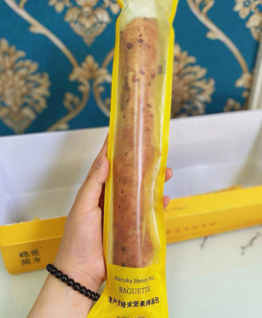 【包邮到家｜“网红”麦卢卡蜂蜜坚果棒】纯牛奶和面不加一滴水，黄金12小时低温老面发酵，全麦粉占比配料表1号位，0香精0色素0防腐剂 。扛饿、轻负担，身材管理的小伙伴绝佳代餐面包棒。如风生活特惠 商品图2