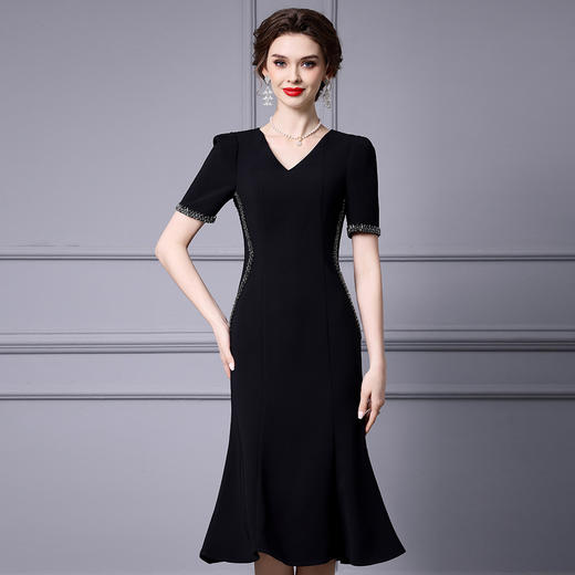 ZL-2296黑色连衣裙高端奢华气质手工钉钻V领包臀鱼尾裙 商品图0