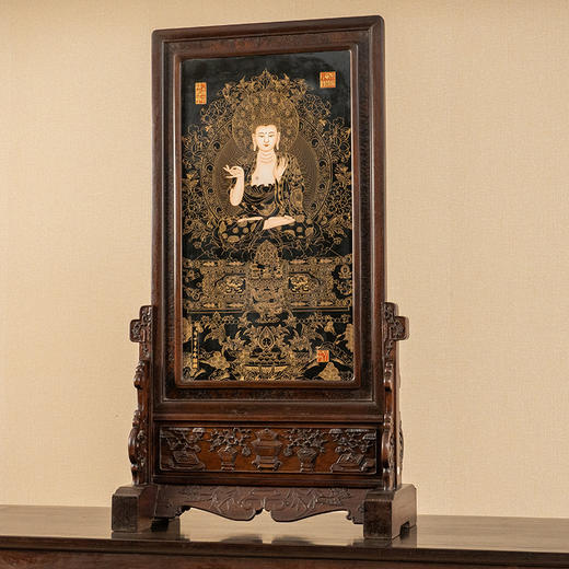 二十世纪 红木镶黑釉描金释迦摩尼瓷板画插屏 商品图4