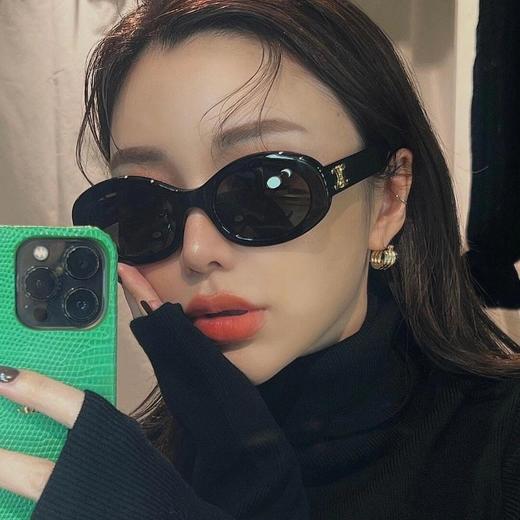 【元气小黑款，不挑脸型，素颜修脸！】凯旋门墨镜女款 显脸小高级感 防紫外线偏光猫眼太阳眼镜！-QQ 商品图0