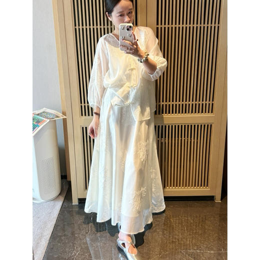 25特价 2404314   100%天丝 刺绣上衣，含吊带 商品图6