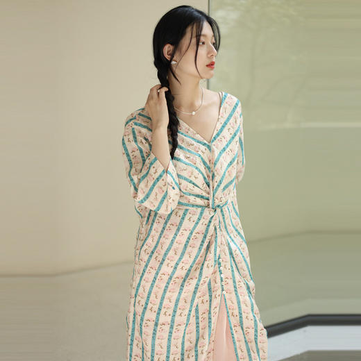 绽放293朵/复古花卉设计感扭结田园感竖条纹中袖开襟外搭连衣裙 商品图2