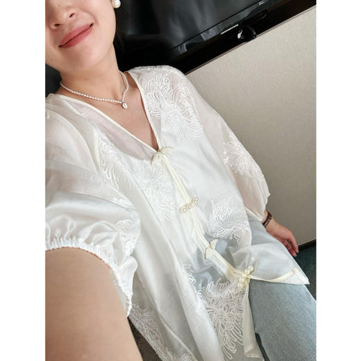 25特价 2404314   100%天丝 刺绣上衣，含吊带 商品图1