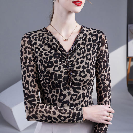 钉珠气V领内搭网纱T恤打底衫修身显瘦MC43892 商品图1