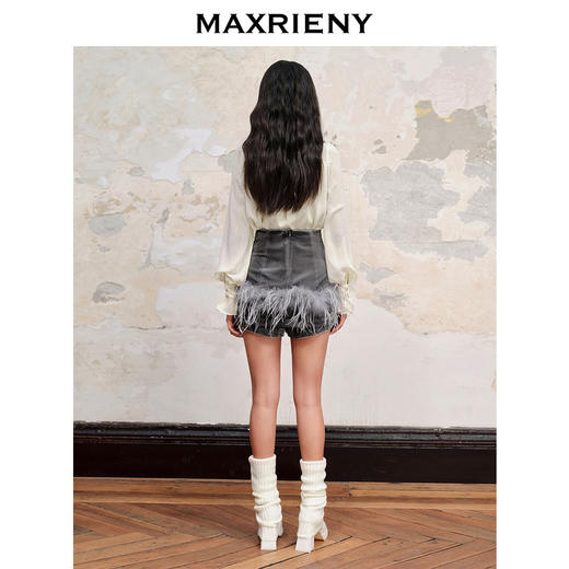 【商场同款】MAXRIENY精致新中式丝绒短裤显瘦裤裙格雷系穿搭(货号:MC88PA540) 商品图3
