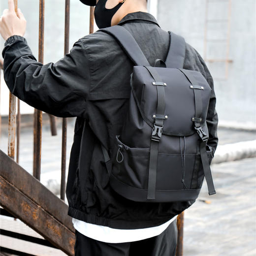 【精选】飞莎户外旅行大容量防水休闲双肩包（五款可选）大容量空间 多层储物袋 商品图1