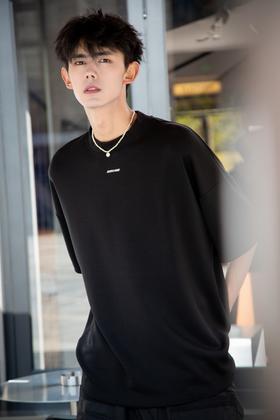 S412812030极简短袖T恤