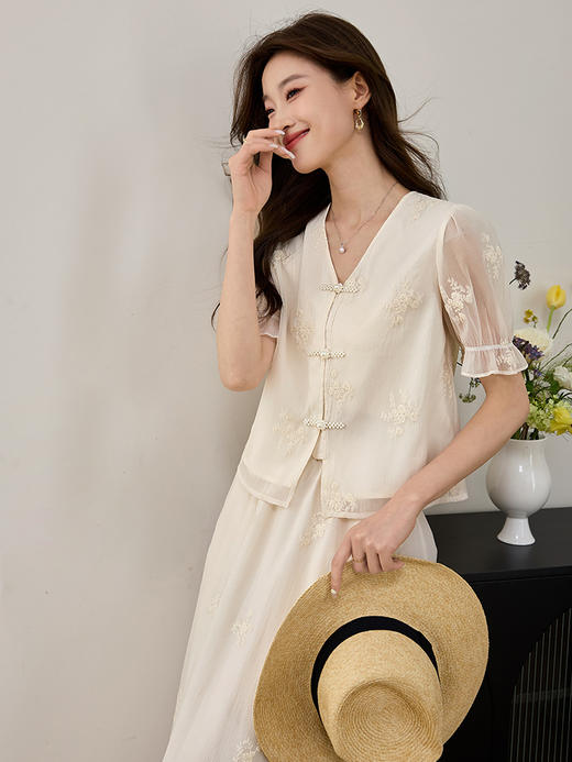 【专属特价】熙世界今年流行套装裙国风新中式仿天丝盘扣小衫半身裙两件套女 商品图2