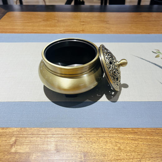 精雕如意纹三足铜香炉 商品图2