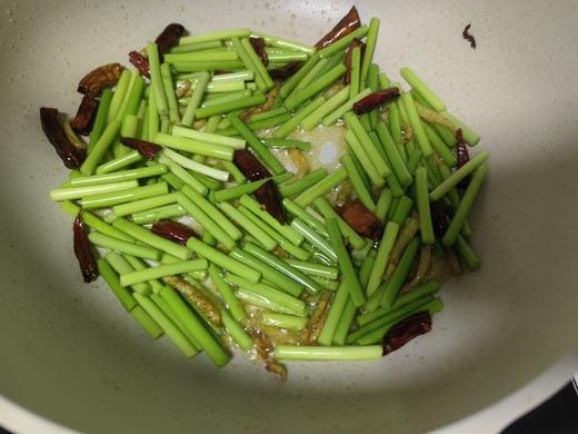 周三取货：【红帽蒜苔】一袋3斤左右，新鲜采摘，质地脆嫩，条长，茎白，尾鲜。 商品图8