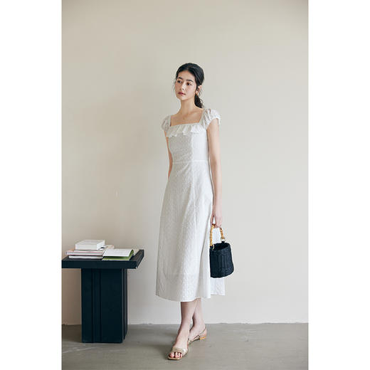 HeyDress白色刺绣连衣裙女夏季法式方领收腰设计感小飞袖浪漫裙子 商品图1